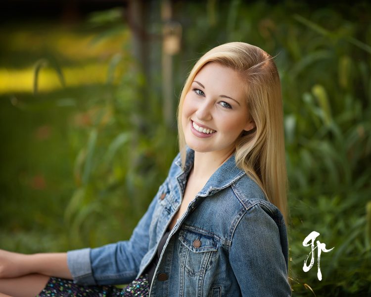 gorgeous natural senior portrait
