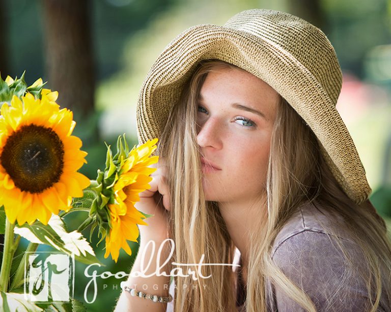 Destination Senior Pictures – Sunflower Fields